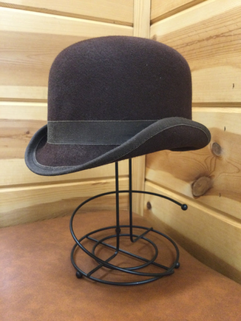 Size 6 3/4 Derby