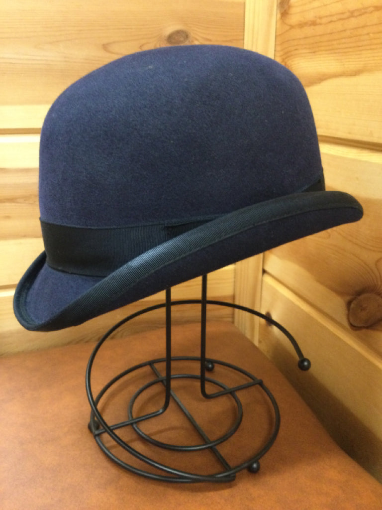 Size 6 3/4 Derby