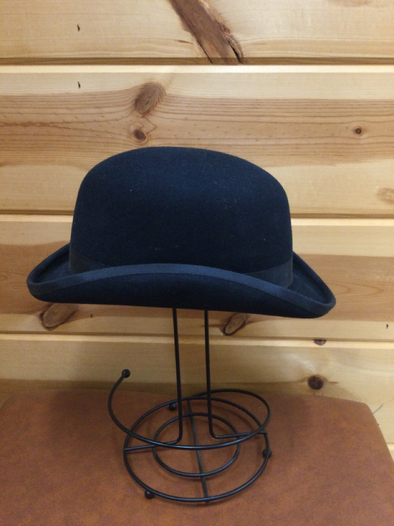 Size 6 5/8 Derby