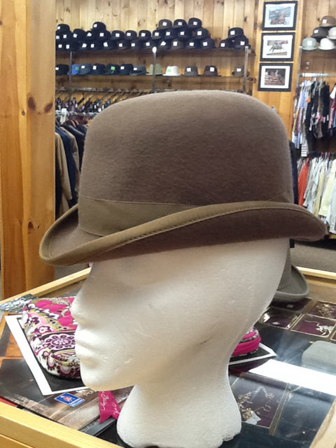 Size 6 1/2 Derby