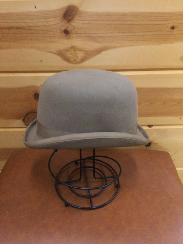 Size 6 3/4 Derby