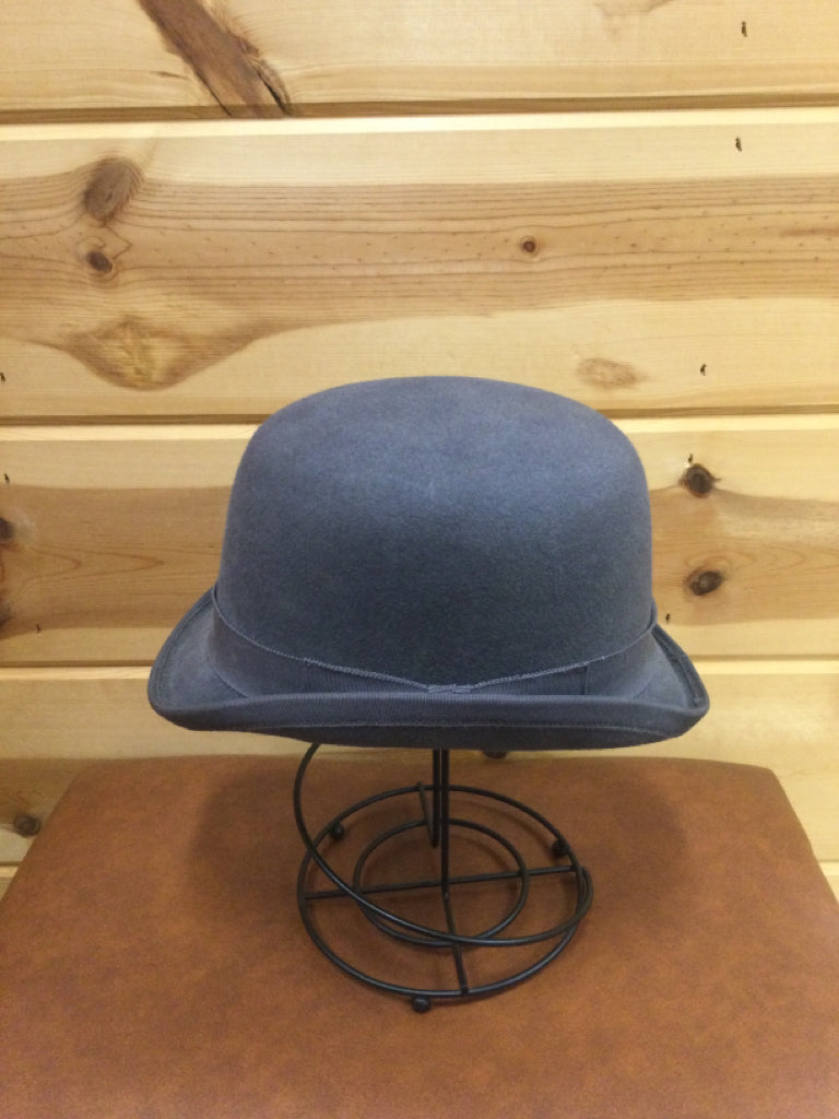 Size 6 3/4 Derby