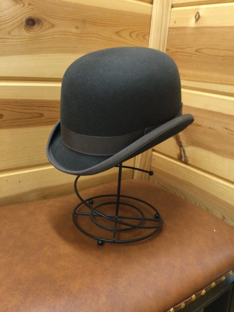 Size 6 3/4 Derby