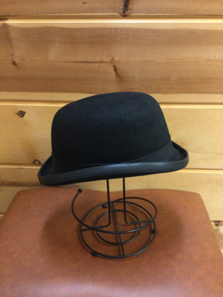 Size 6 5/8 Derby
