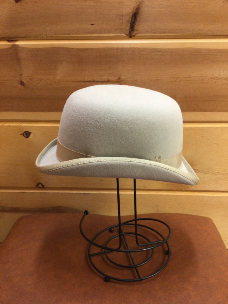 Size 6 3/4 Derby