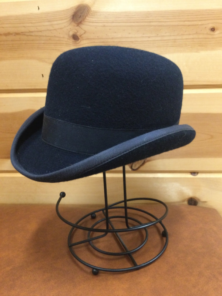 Size 6 5/8 Derby