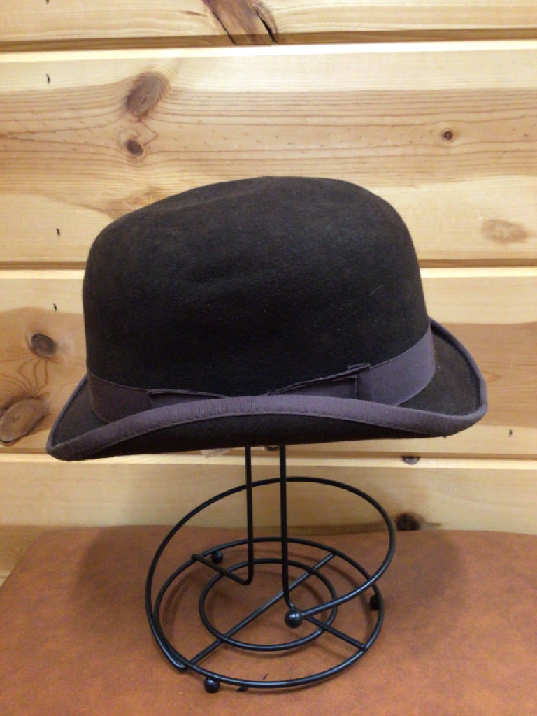 Size 6 7/8 Derby
