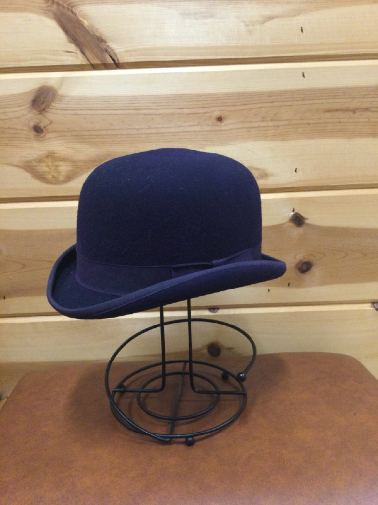Size 6 3/4 Derby