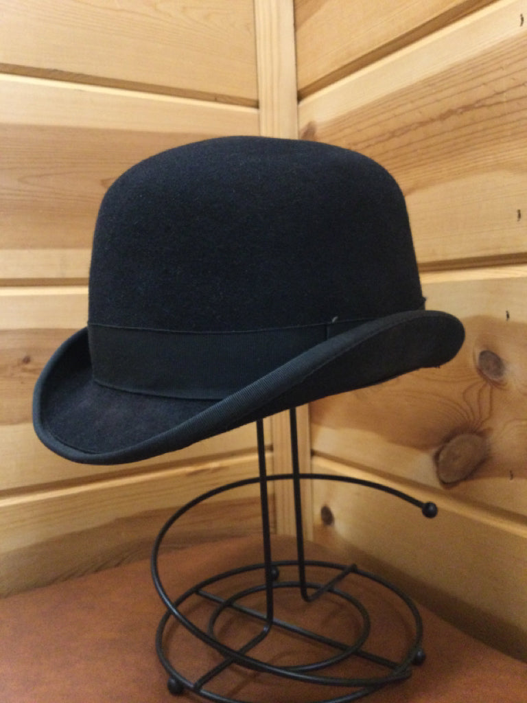 Size 6 7/8 Derby