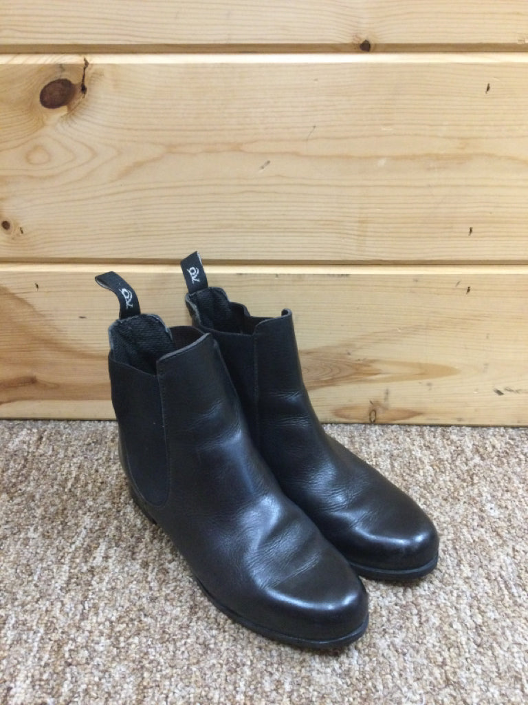 Size 6 1/2 Boots - Matte