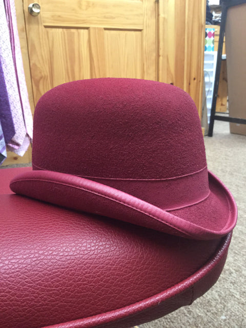 Size 6 3/4 Derby