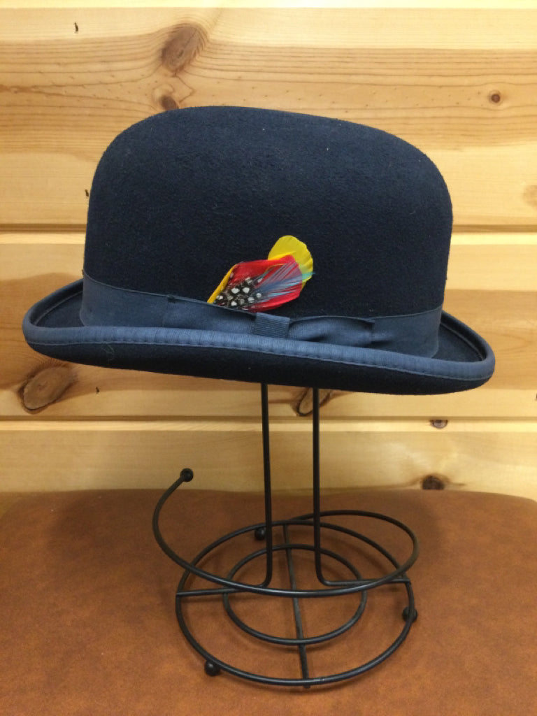 Size 6 3/4 Derby