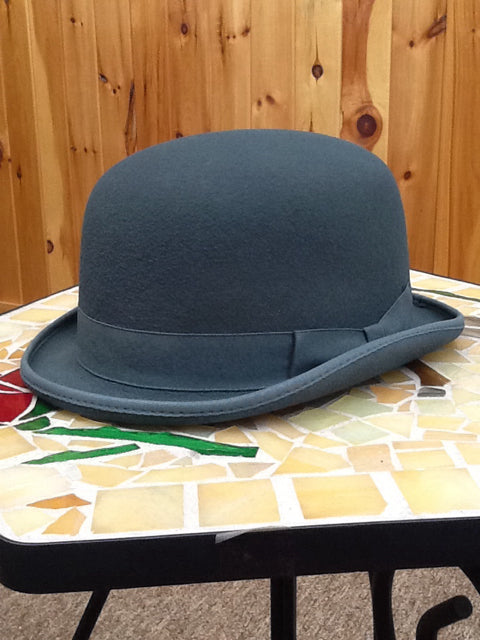 Size 6 3/4 Derby