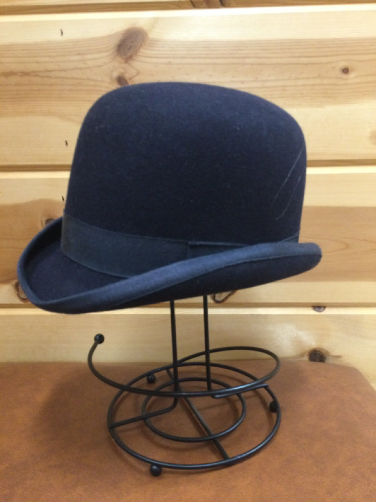 Size 6 3/4 Derby