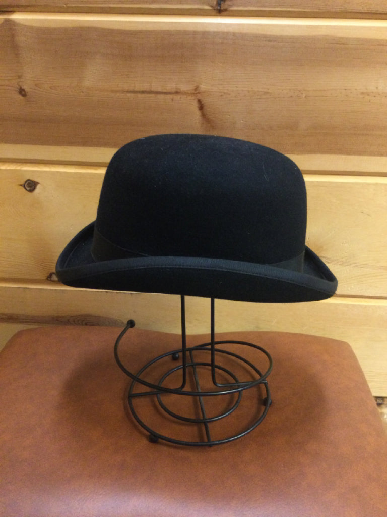 Size 6 5/8 Derby