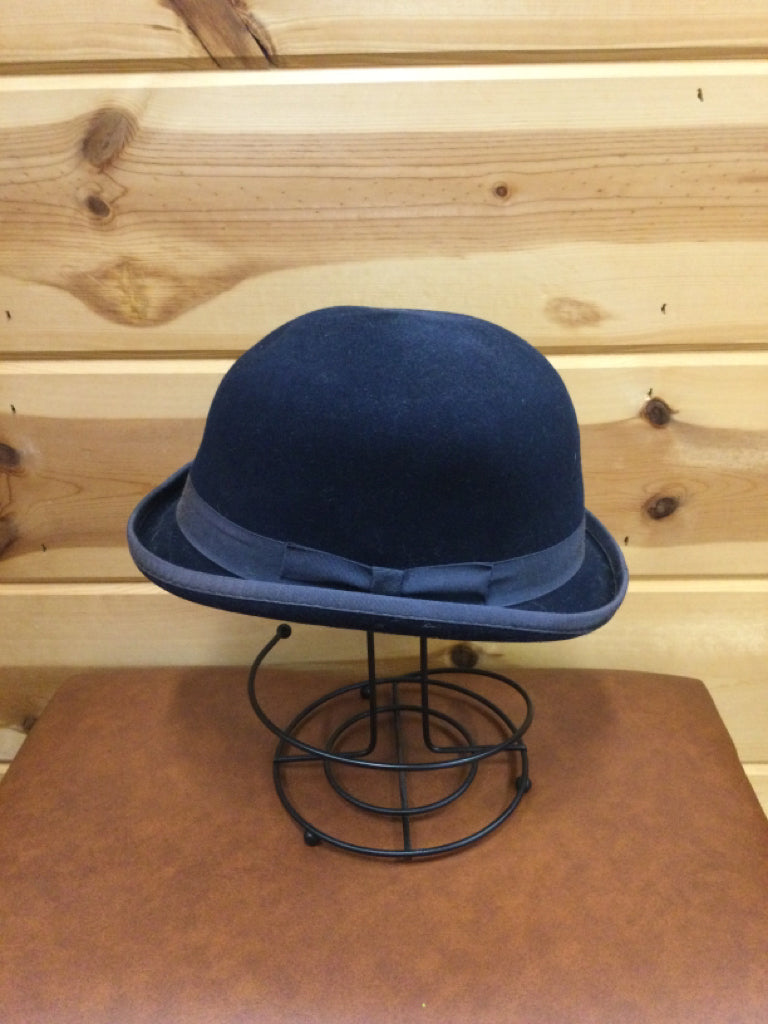 Size 6 3/4 Derby