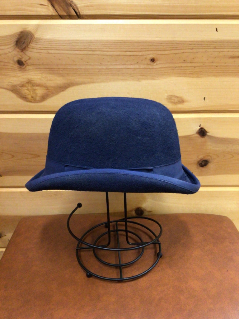 Size 7 1/8 Derby