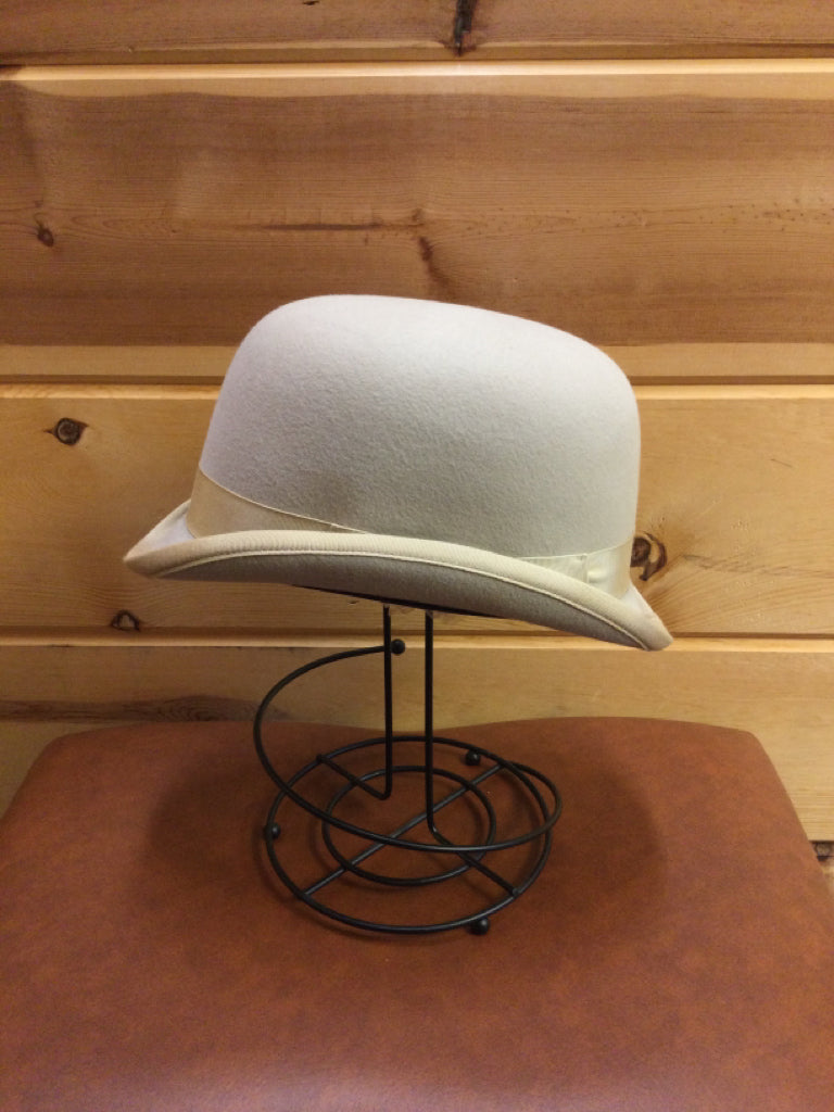 Size 6 3/4 Derby