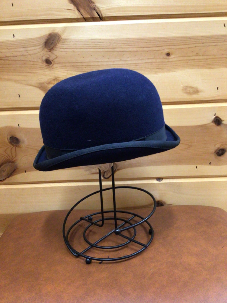 Size 6 5/8 Derby