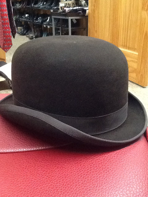 Size 7 1/2 Derby