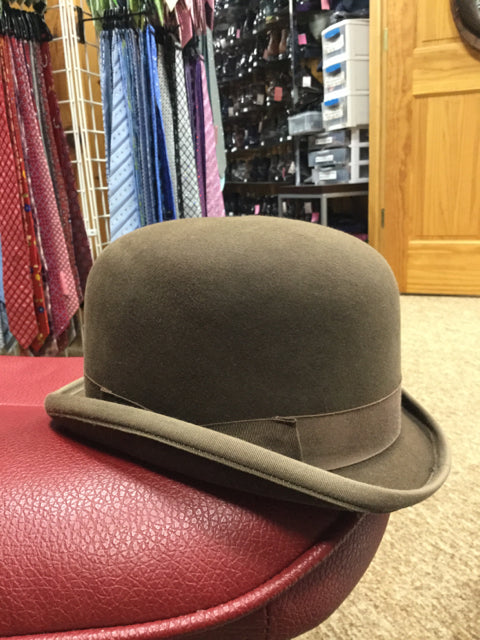 Size 6 1/2 Derby