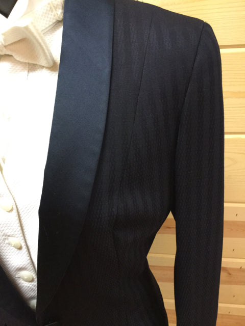 C 35 SS 16 NW 17.5 NK 37 SW 22 W 28+3.5 IS 34+2 Formal Tuxedo