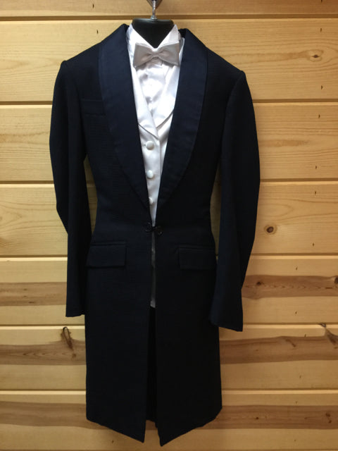 C 30 SS 13 NW 14 NK 33 SW 21 W 22 IS 31+1.5 Formal Tuxedo