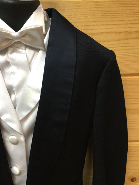 C 30 SS 13 NW 14 NK 33 SW 21 W 22 IS 31+1.5 Formal Tuxedo