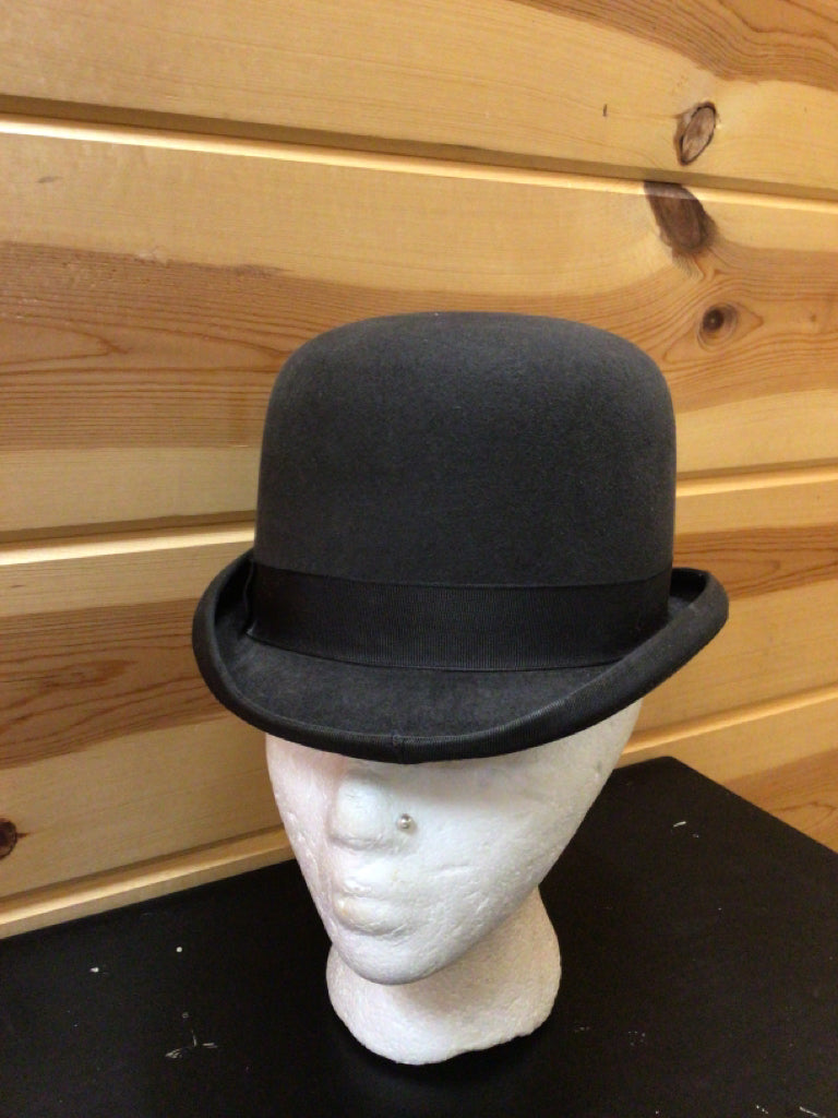 Size 6 3/4 Derby