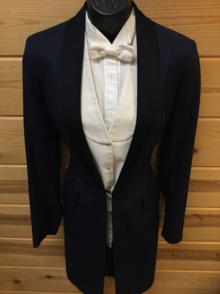C 33 SS 15 NW 16 NK 35 SW 23 W 29 IS 34+1.5 Formal Tuxedo