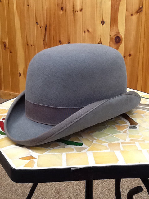 Size 6 3/4 Derby