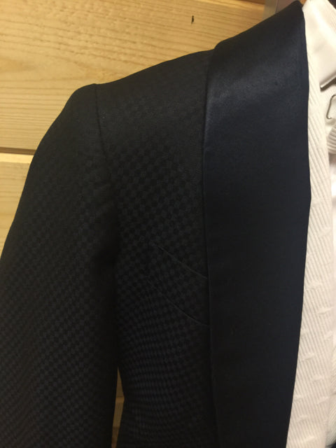 C 32 SS 13 NW 15 NK 32 SW 22 W 24 IS 33 Formal Tuxedo