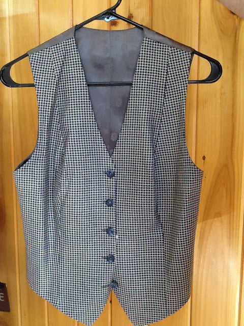 C 34 W 30 NW 18.5 Vest