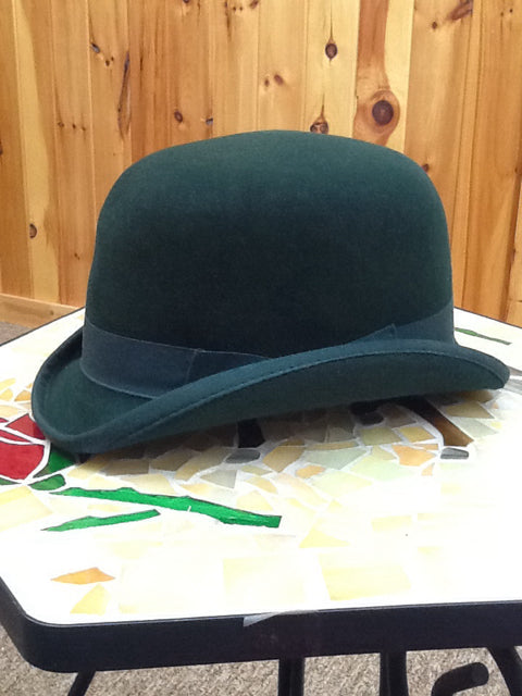 Size 6 3/4 Derby
