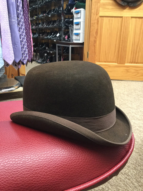 Size 6 3/4 Derby