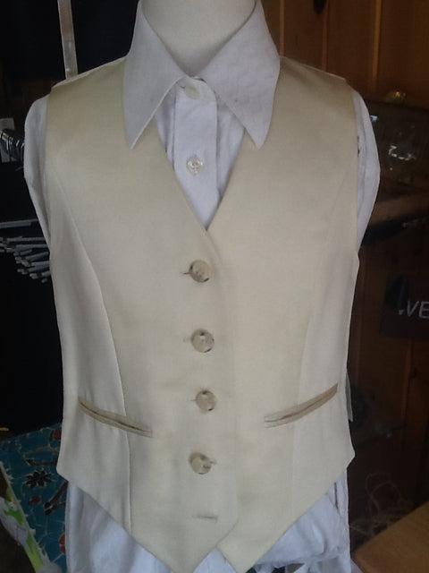 C 28 W 28 NW 18 Vest