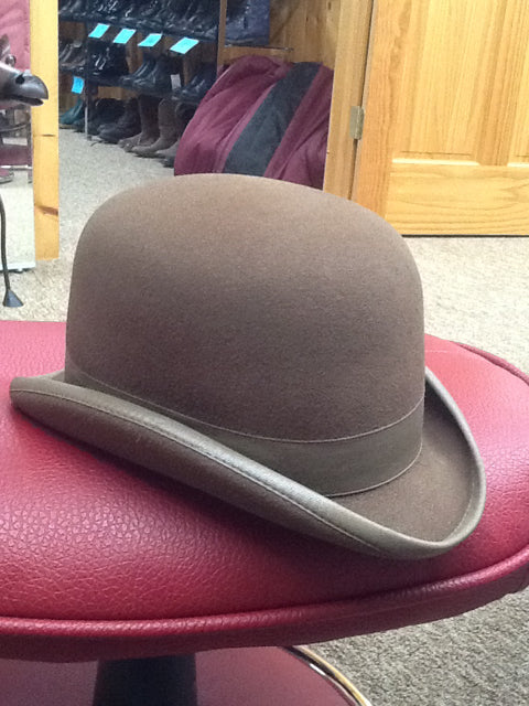 Size 6 3/4 Derby