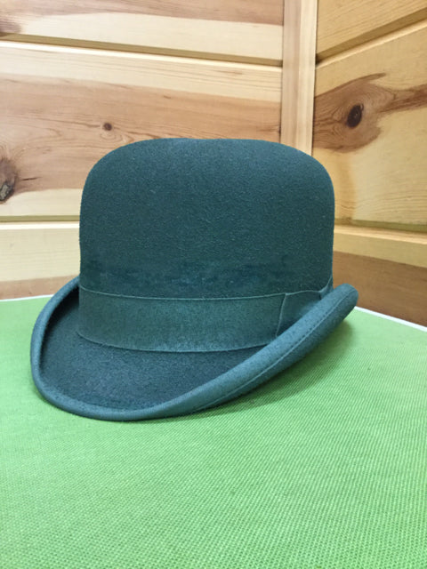 Size 6 3/4 Derby