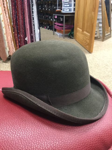 Size 6 3/4 Derby