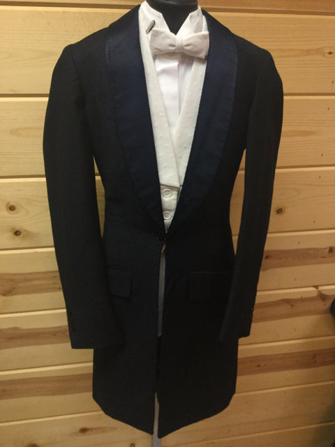 C 32 SS 13 NW 15 NK 32 SW 22 W 24 IS 33 Formal Tuxedo