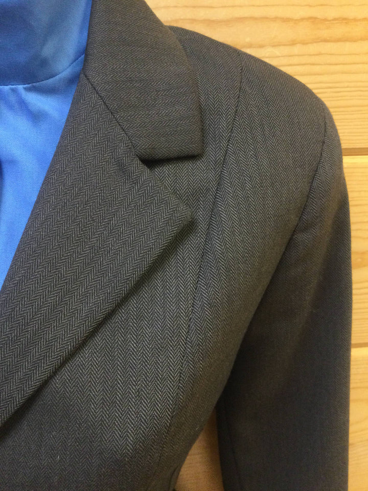 C 37 SS 15.5 CL 25.5 SW 23 W 33 Hunt Jacket