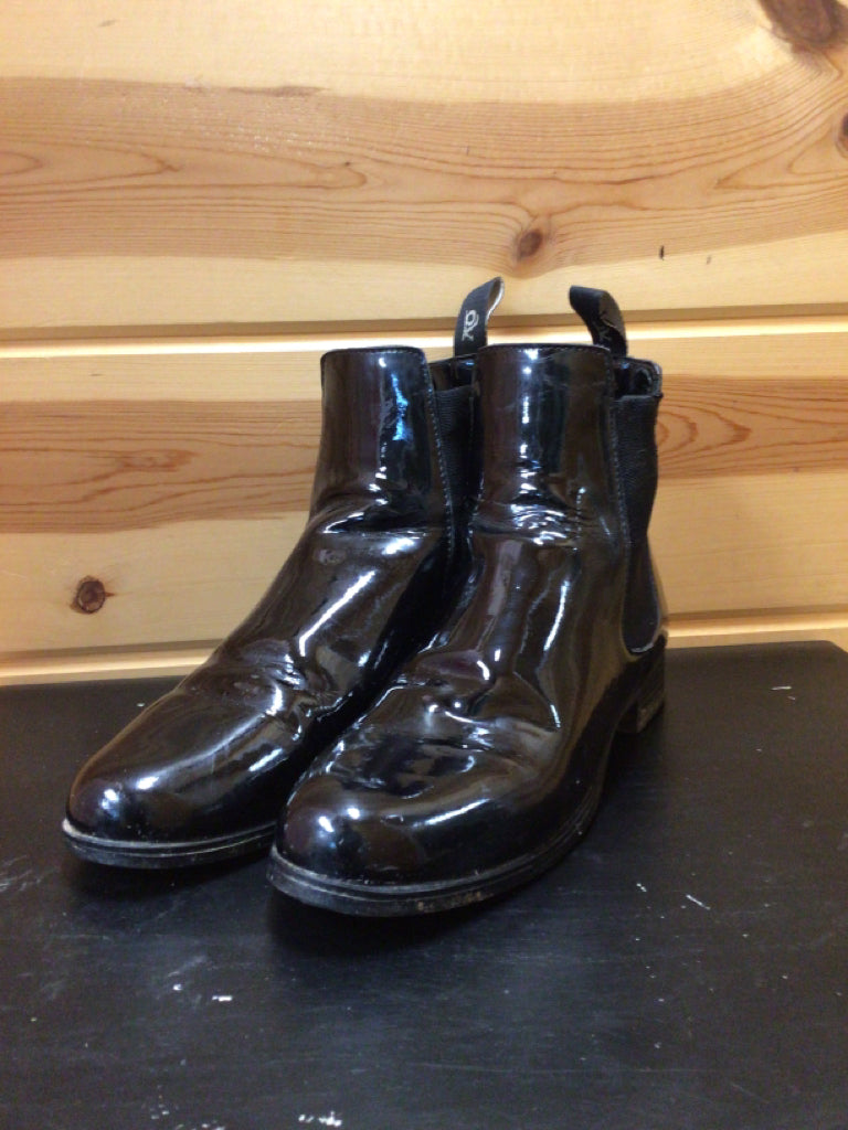 Size 9 1/2 Boots - Patent