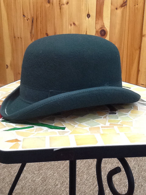 Size 6 1/2 Derby