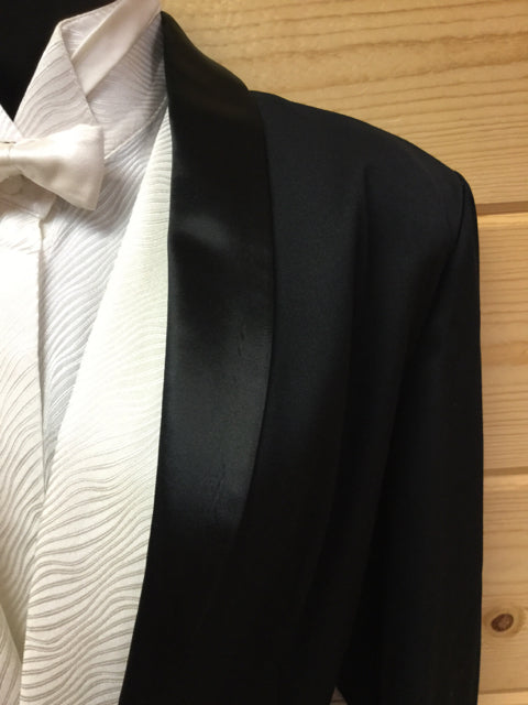 C 40 SS 15.5 NW 17 NK 38 SW 23 W 29+2 IS 32 Formal Tuxedo