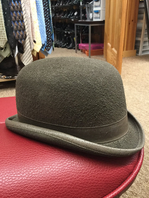 Size 6 3/4 Derby