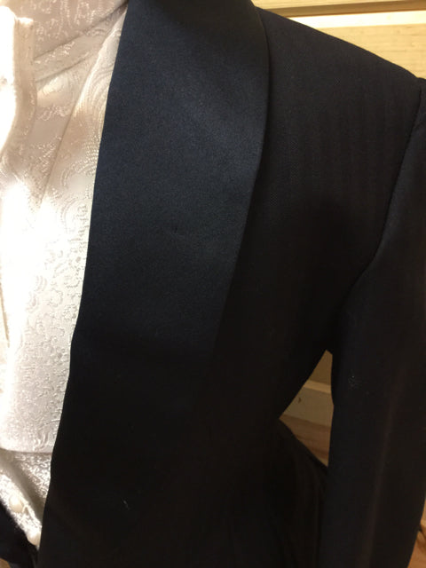 C 28 SS 11 NW 13 NK 29 SW 19.5 W 22 IS 28 Formal Tuxedo