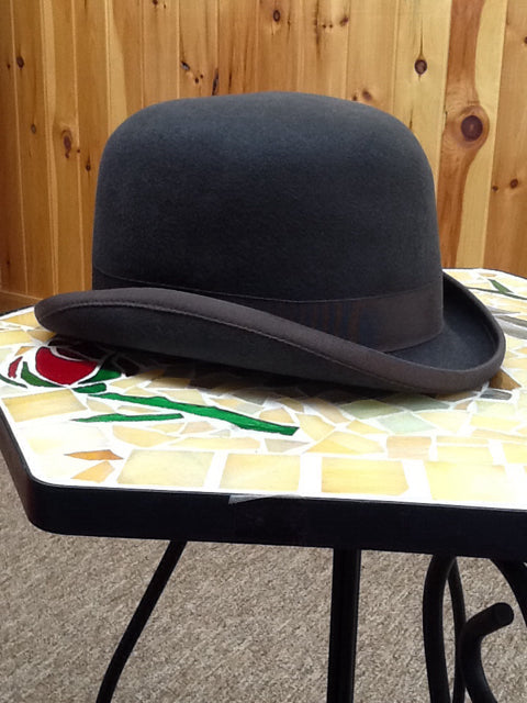 Size 6 1/2 Derby
