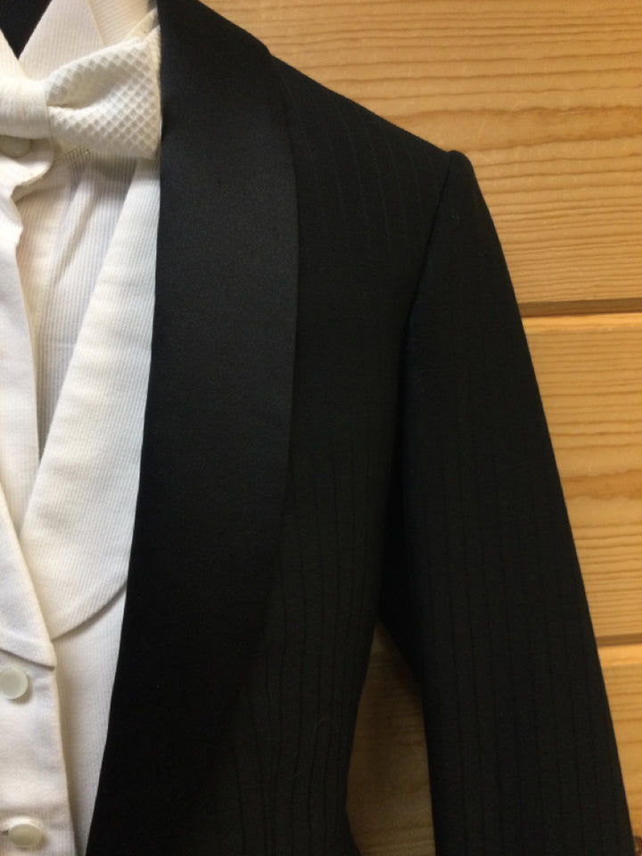 C 29 SS 12 NW 14 NK 32 SW 22 W 24 IS 32.5 Formal Tuxedo