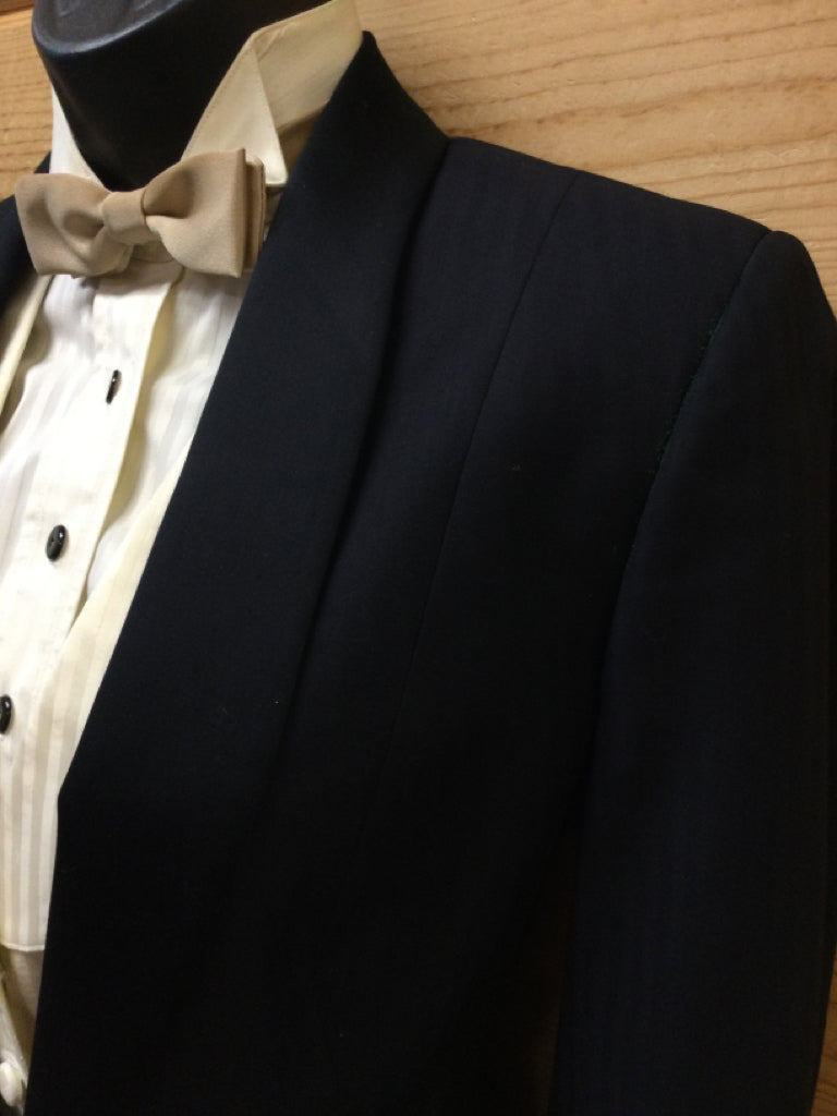 C 35 SS 15.5 NW 17 NK 38.5 SW 24.5 W 29 IS 37 Formal Tuxedo