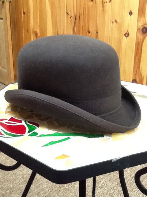 Size 6 1/2 Derby